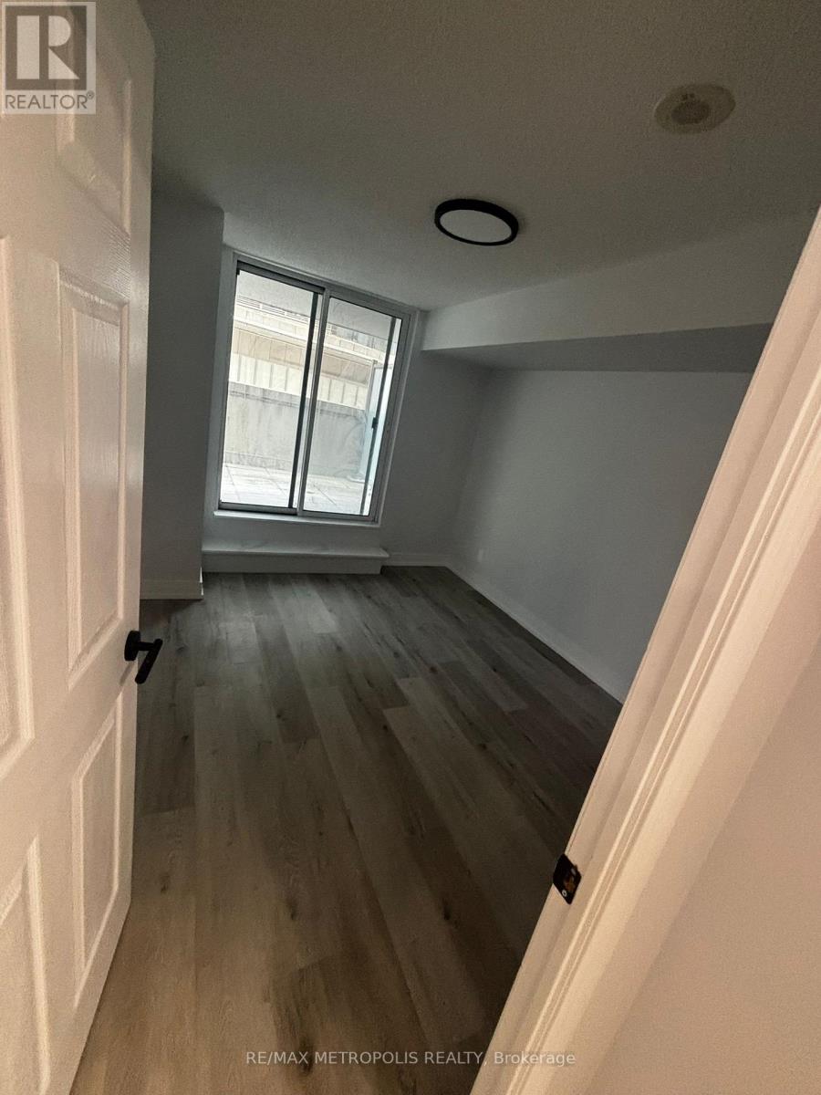 307 - 30 Grand Trunk Crescent, Toronto (Waterfront Communities), Ontario  M5J 3A4 - Photo 6 - C12886530