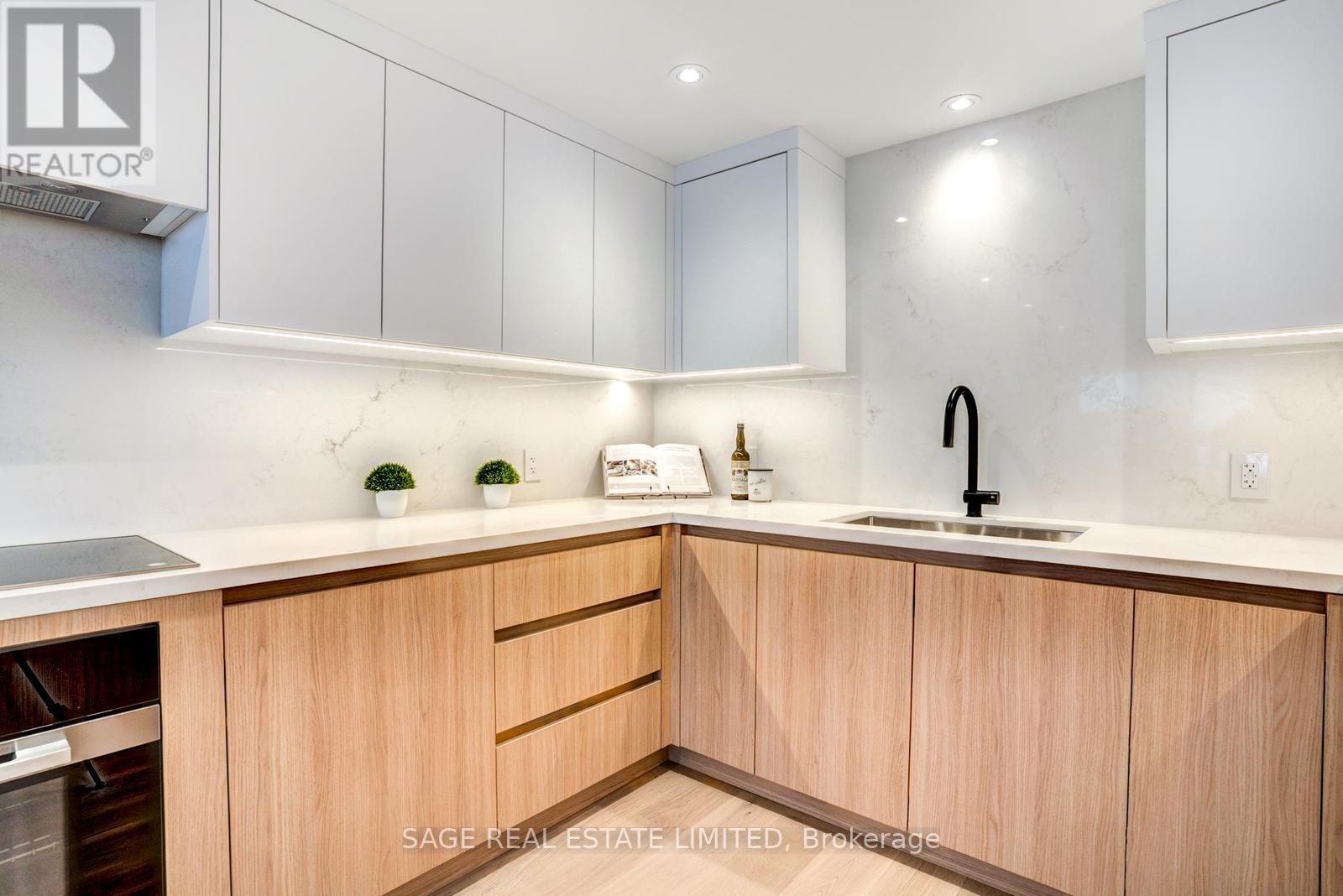 903 - 3900 Yonge Street, Toronto (Bedford Park-Nortown), Ontario  M4N 3N6 - Photo 12 - C12886540