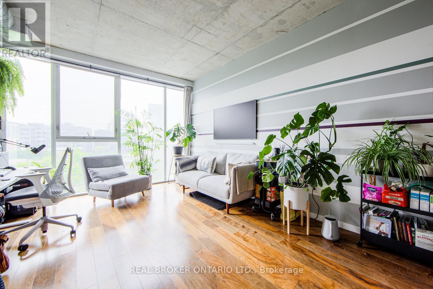 423 - 32 TROLLEY CRESCENT, Toronto, Ontario