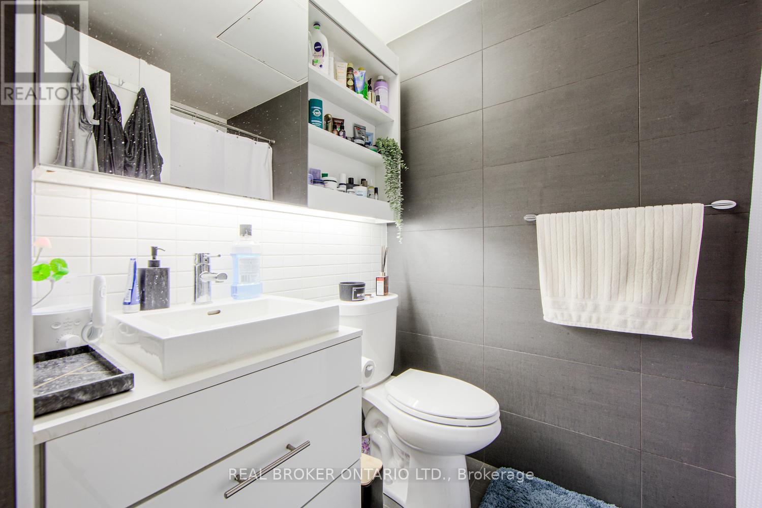 423 - 32 Trolley Crescent, Toronto (Moss Park), Ontario  M5A 0E8 - Photo 8 - C12886644