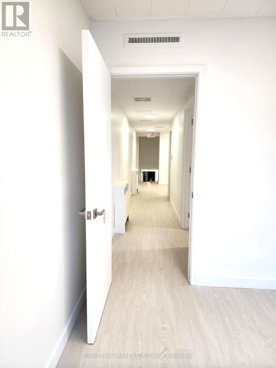 250 - 226 Bathurst Street, Toronto (Trinity-Bellwoods), Ontario  M5T 2R9 - Photo 3 - C12886726