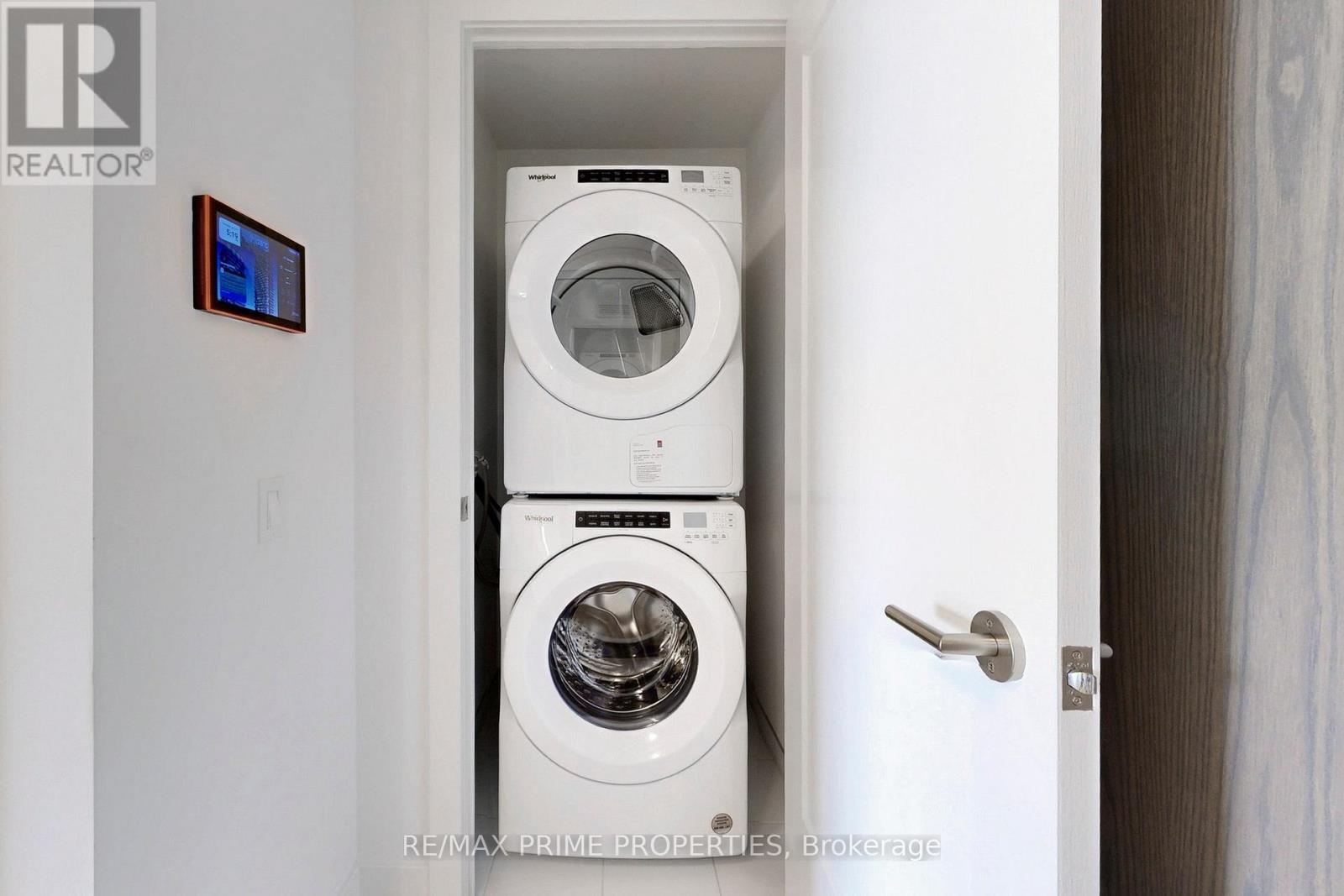 2401 - 30 Inn On The Park Drive, Toronto, Ontario  M3C 0P7 - Photo 14 - C12886754