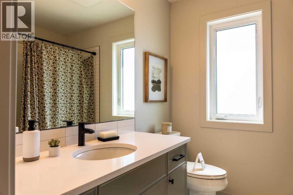 680 Devonia Road W, Lethbridge, Alberta  T1J 5W3 - Photo 2 - A2278684