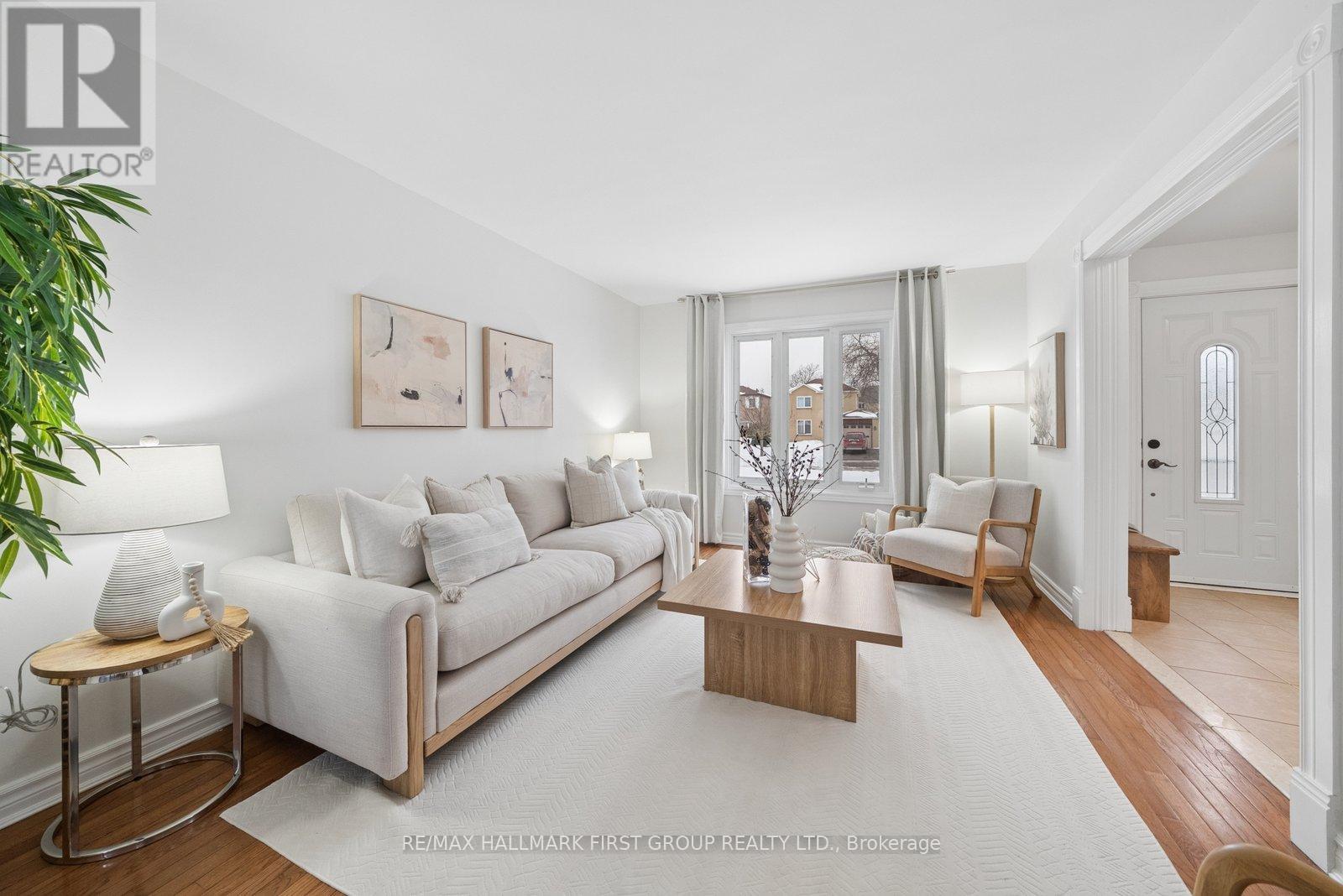 621 Beckworth Square, Pickering (Amberlea), Ontario  L1V 3X3 - Photo 3 - E12886538