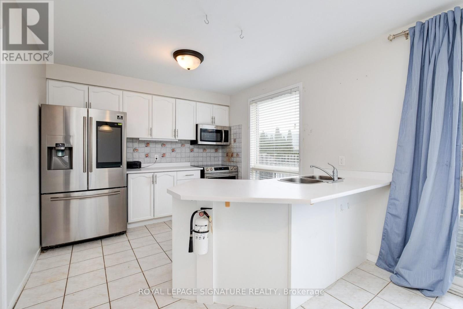 1683 Canadore Crescent, Oshawa (Samac), Ontario  L1G 8A7 - Photo 7 - E12886542