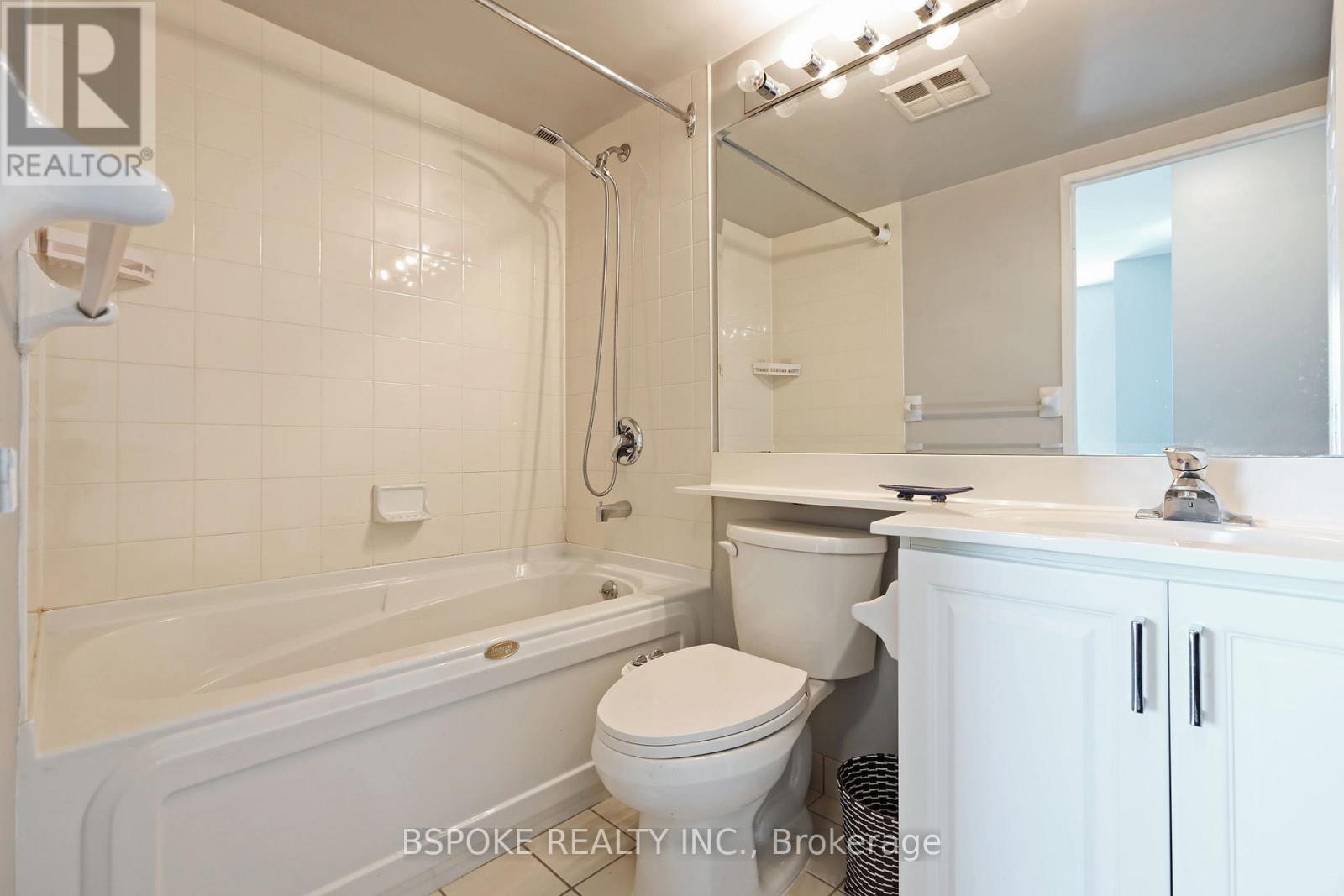 Ph303 - 11 Lee Centre Drive, Toronto (Woburn), Ontario  M1H 3J5 - Photo 19 - E12886632