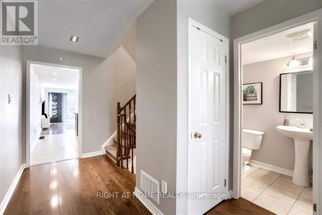 49 Wilkes Crescent, Toronto (Clairlea-Birchmount), Ontario  M1L 0B4 - Photo 11 - E12886672