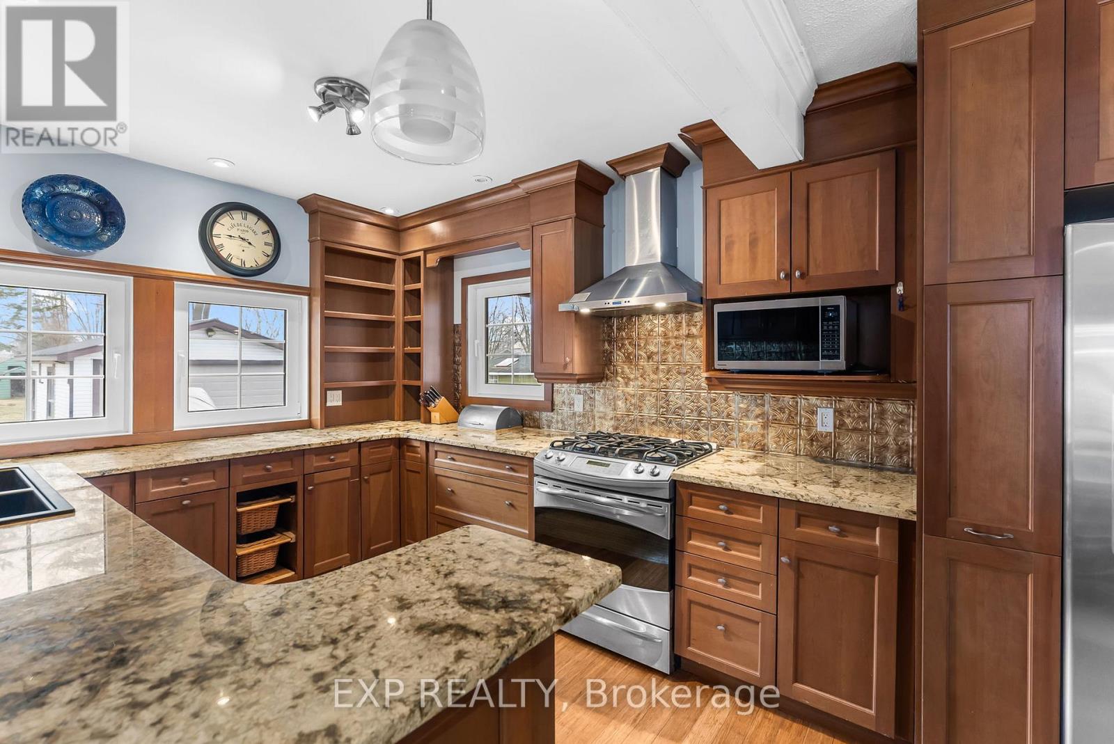 46 Isle Vista Drive, Georgina (Virginia), Ontario  L0E 1N0 - Photo 10 - N12886572