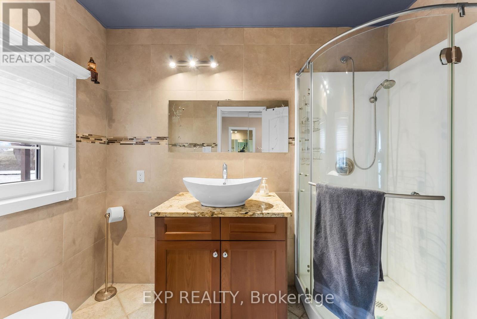 46 Isle Vista Drive, Georgina (Virginia), Ontario  L0E 1N0 - Photo 18 - N12886572