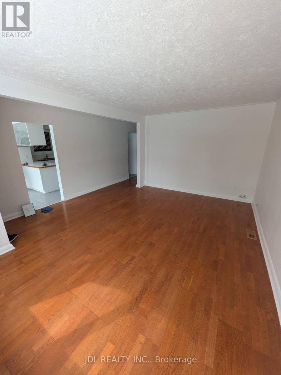 345 Centre Street E, Richmond Hill (Crosby), Ontario  L4C 1B3 - Photo 3 - N12886604