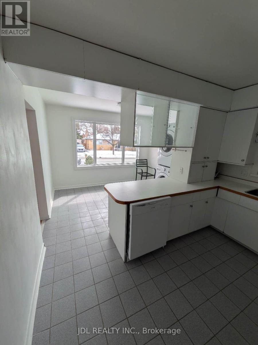 345 Centre Street E, Richmond Hill (Crosby), Ontario  L4C 1B3 - Photo 6 - N12886604