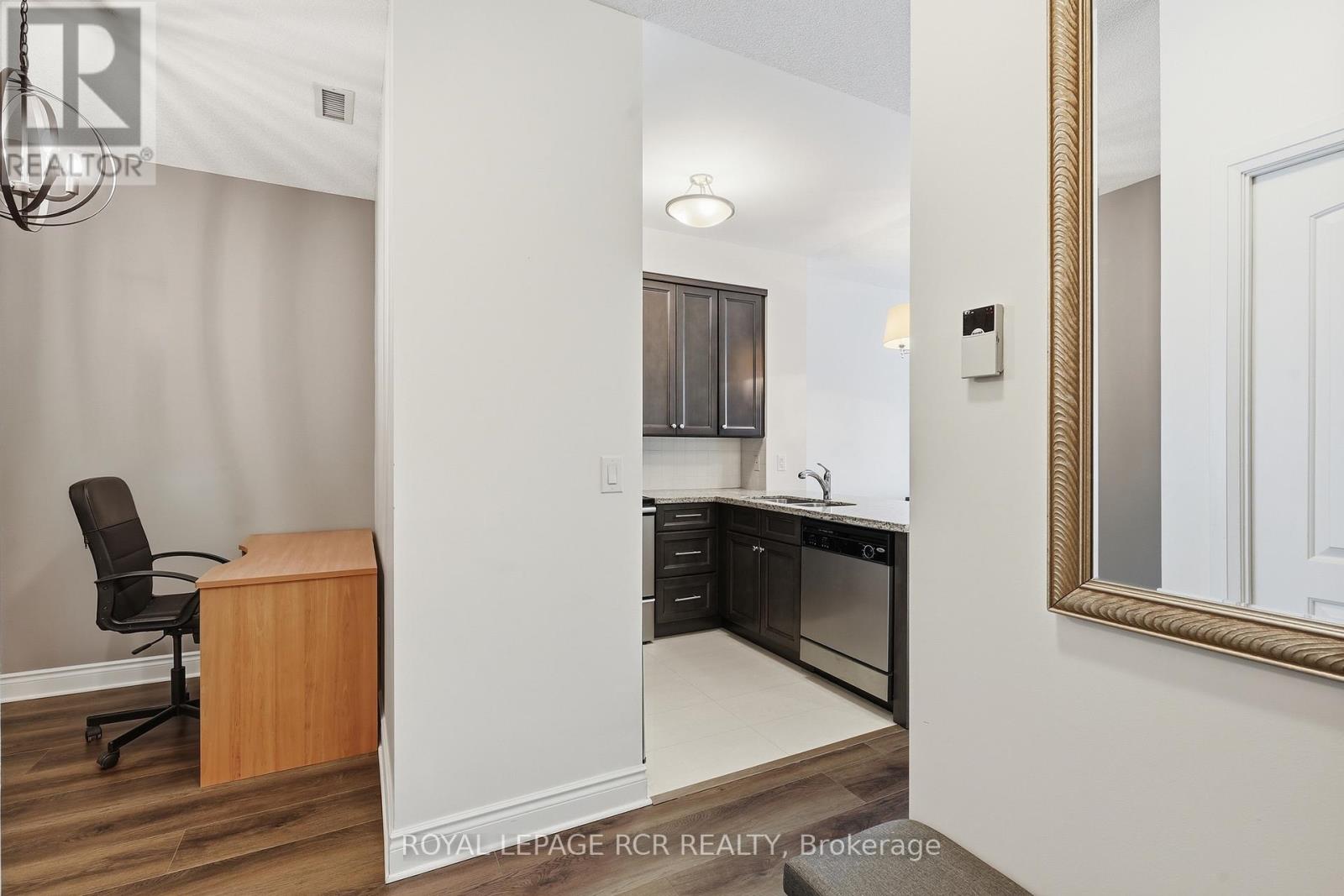 109 - 30 North Park Road, Vaughan (Beverley Glen), Ontario  L4J 0G6 - Photo 6 - N12886696