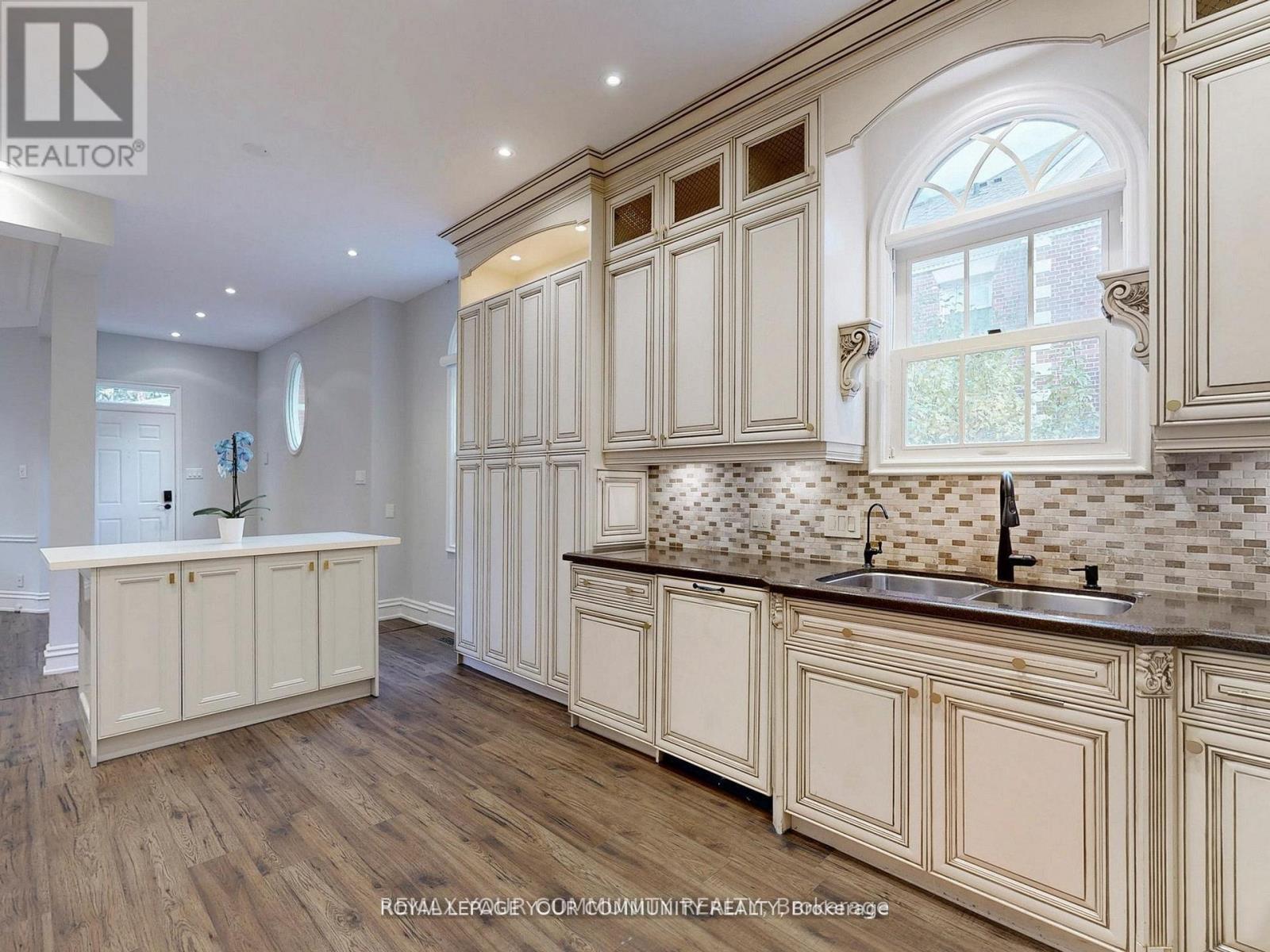 68 Regent Street, Richmond Hill (Mill Pond), Ontario  L4C 9C5 - Photo 10 - N12886782