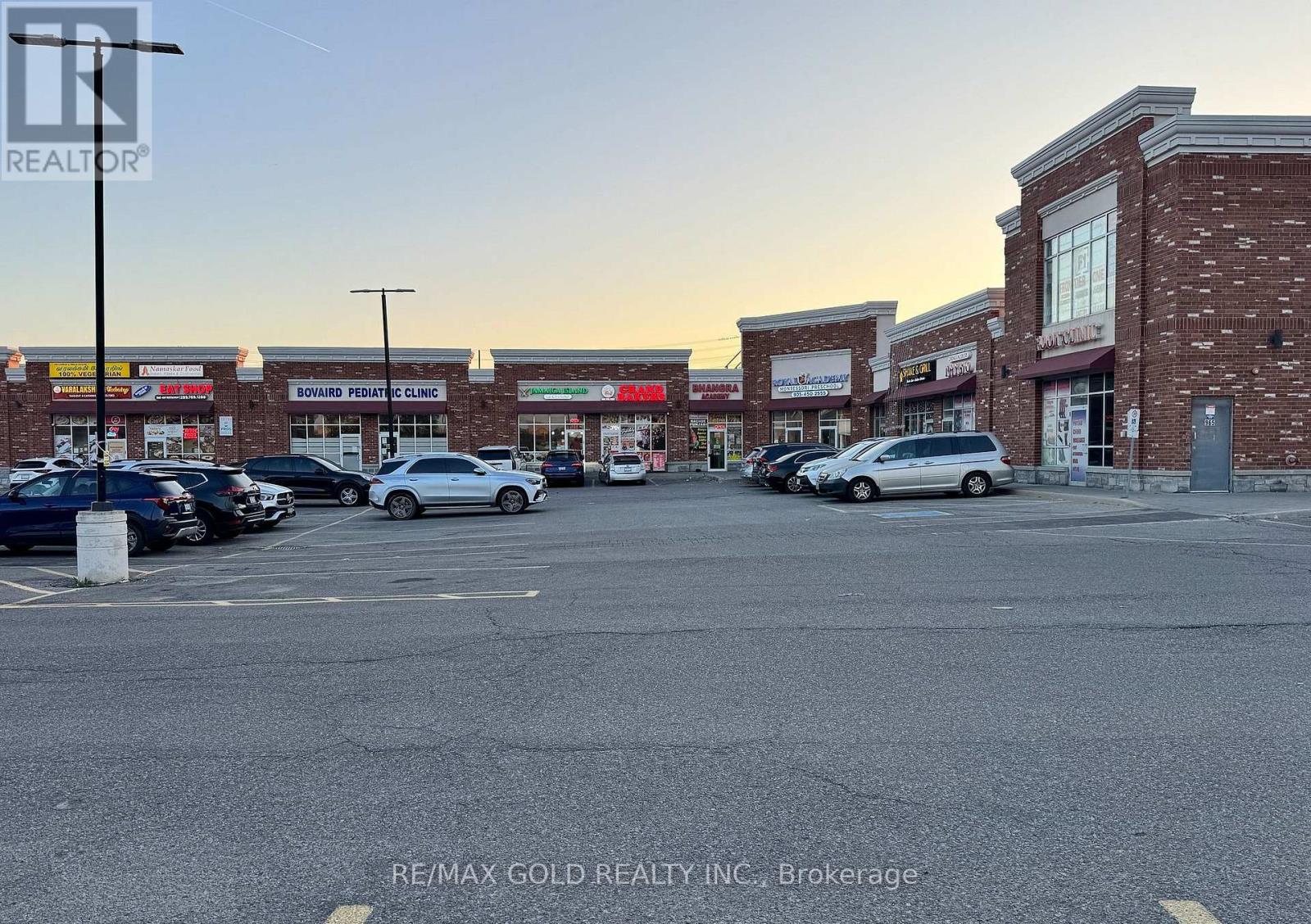 10 - 965 Bovaird Drive W, Brampton (Fletcher's Meadow), Ontario  L7A 1R4 - Photo 7 - W12886404