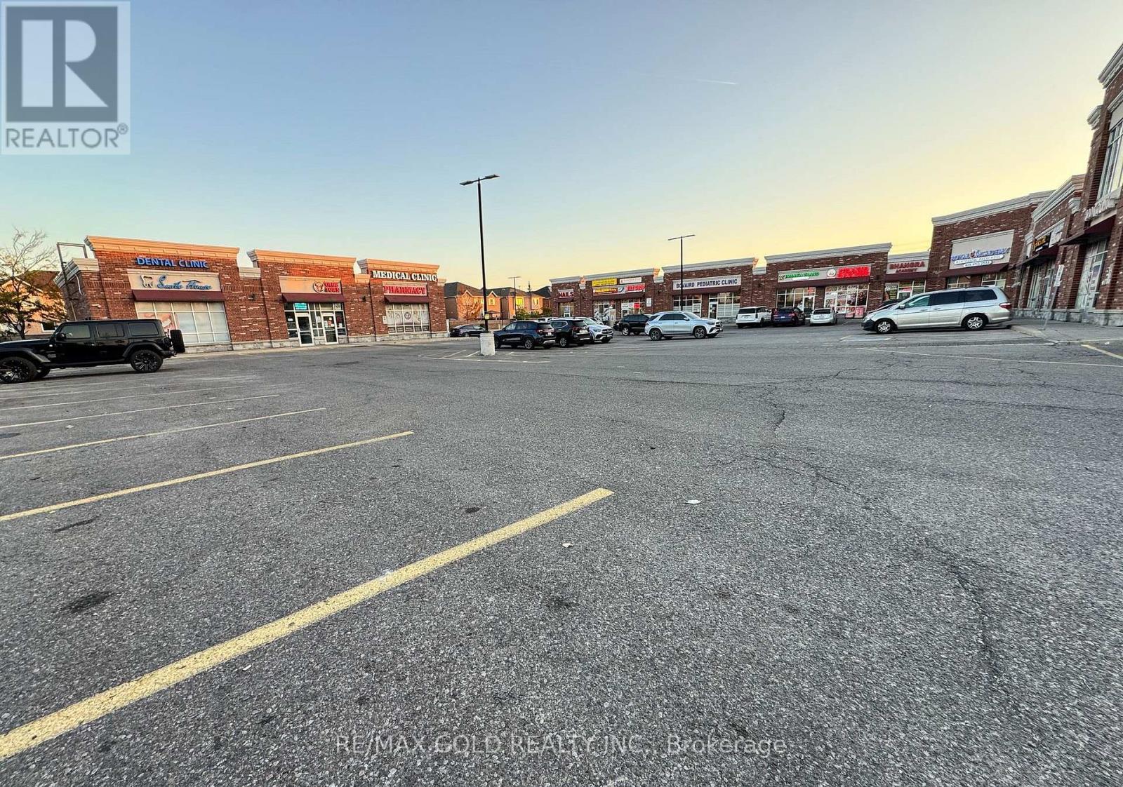 10 - 965 Bovaird Drive W, Brampton (Fletcher's Meadow), Ontario  L7A 1R4 - Photo 2 - W12886422