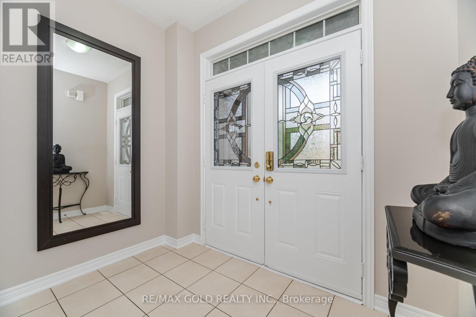 11 Seedland Crescent N, Brampton (Sandringham-Wellington), Ontario  L6R 0Z6 - Photo 2 - W12886430