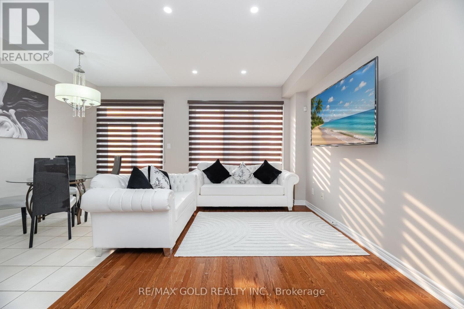 11 Seedland Crescent N, Brampton (Sandringham-Wellington), Ontario  L6R 0Z6 - Photo 3 - W12886430