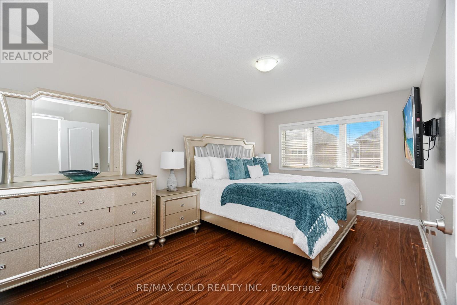 11 Seedland Crescent N, Brampton (Sandringham-Wellington), Ontario  L6R 0Z6 - Photo 7 - W12886430