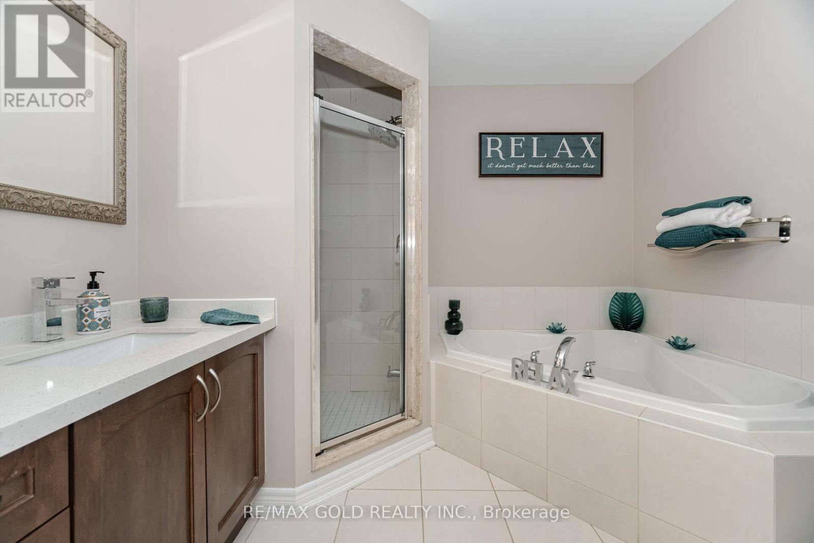 11 Seedland Crescent N, Brampton (Sandringham-Wellington), Ontario  L6R 0Z6 - Photo 8 - W12886430