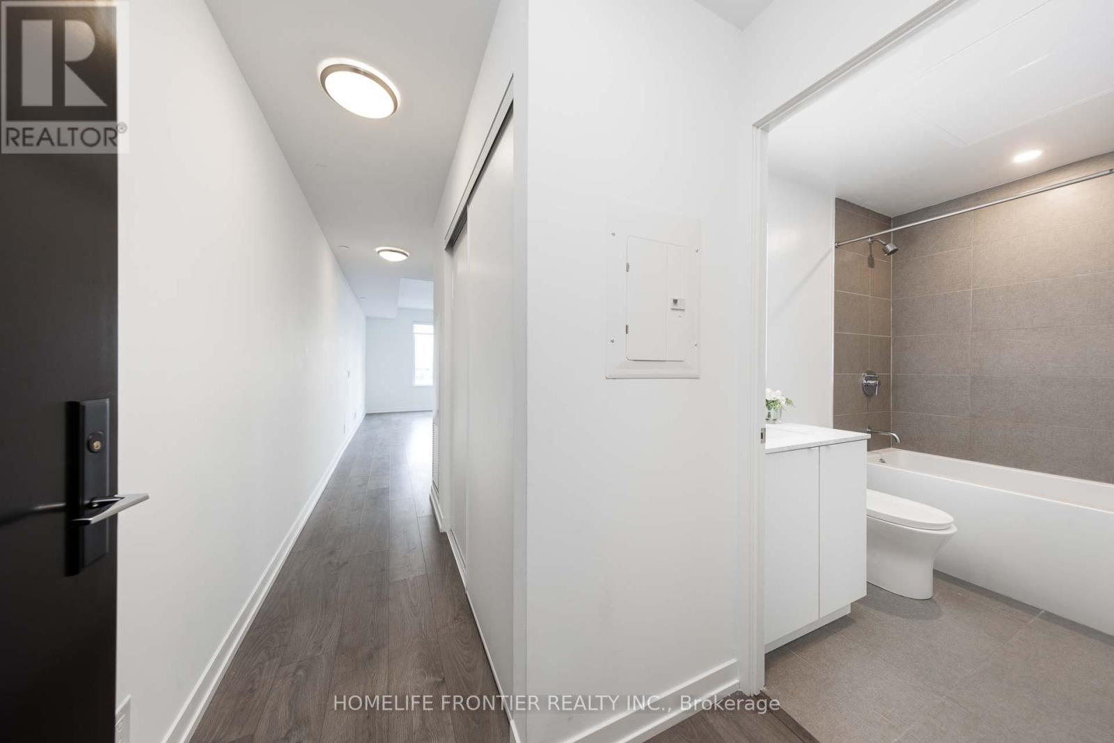 718 - 270 DUFFERIN STREET, Toronto, Ontario