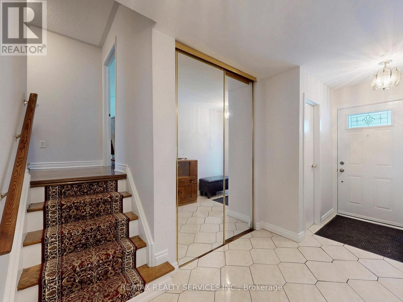 16 Grassington Crescent, Brampton (Northgate), Ontario  L6S 1Z6 - Photo 11 - W12886772