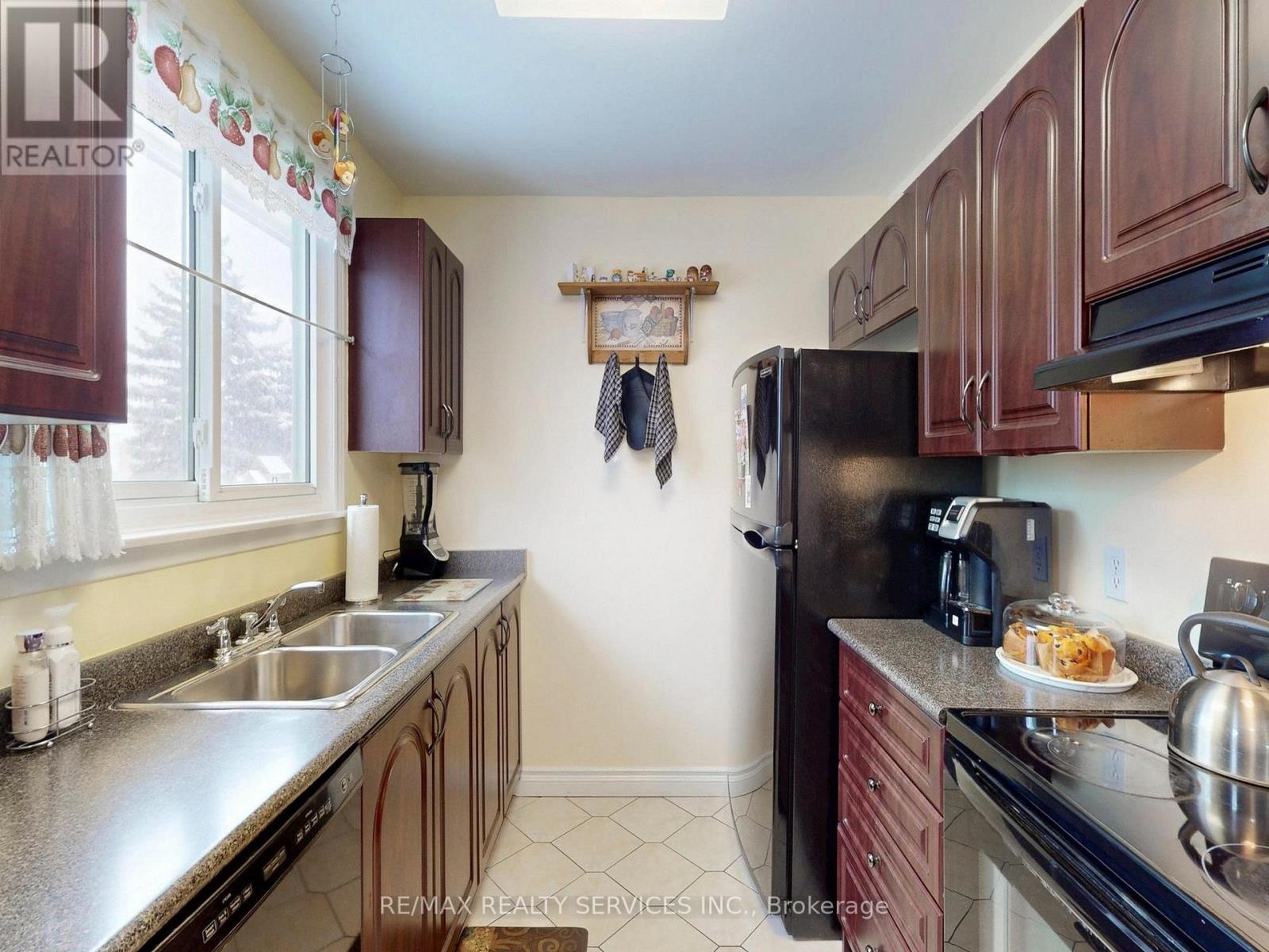 16 Grassington Crescent, Brampton (Northgate), Ontario  L6S 1Z6 - Photo 19 - W12886772