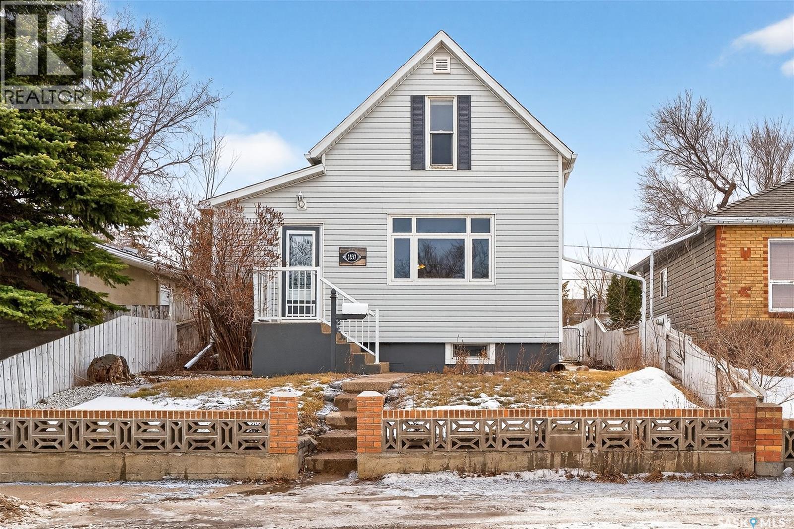 1037 Lillooet Street W, Moose Jaw, Saskatchewan  S6H 4Z9 - Photo 3 - SK030437