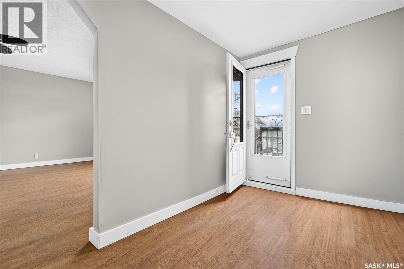 1037 Lillooet Street W, Moose Jaw, Saskatchewan  S6H 4Z9 - Photo 5 - SK030437