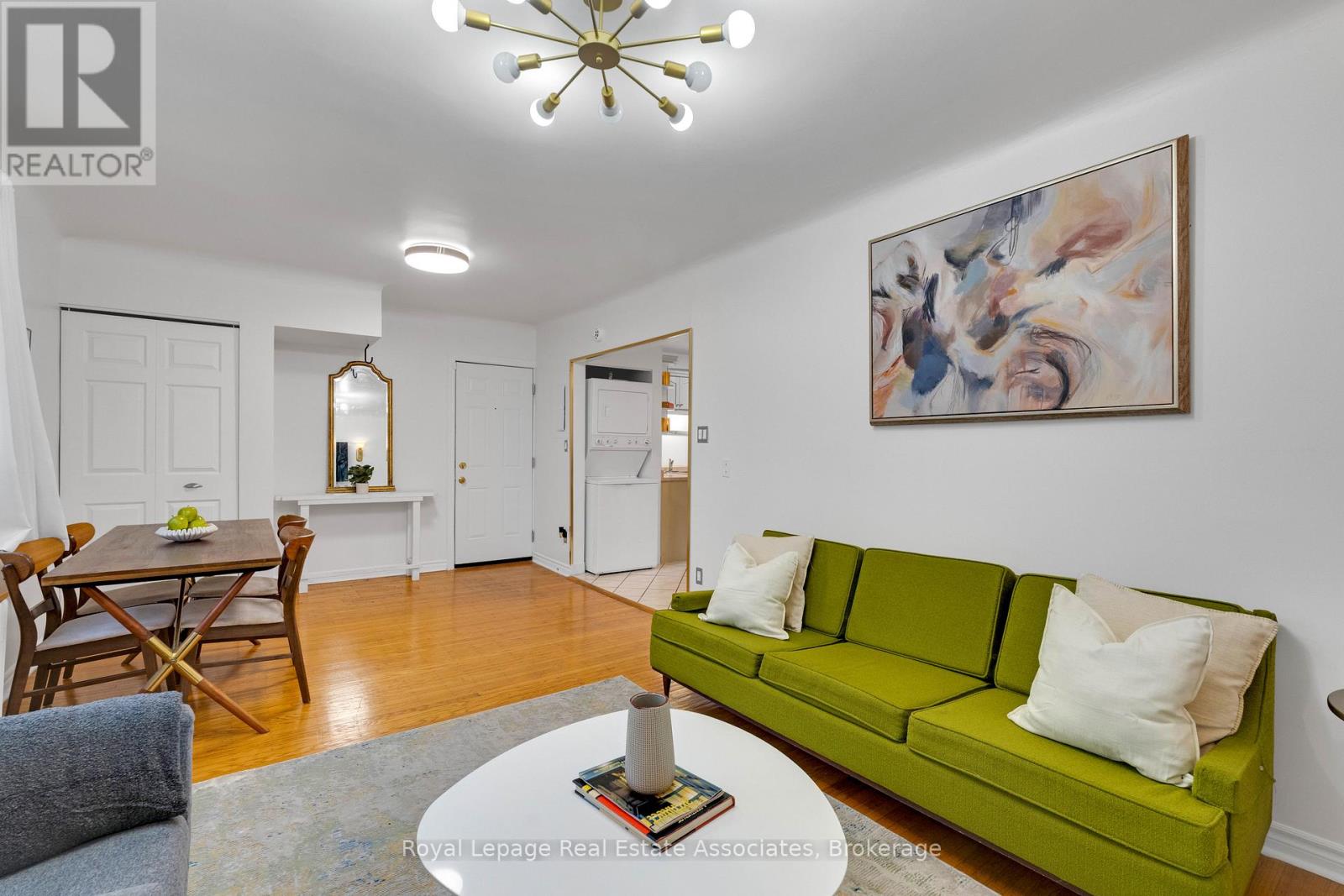 15 - 2 VINELAND AVENUE, Hamilton, Ontario