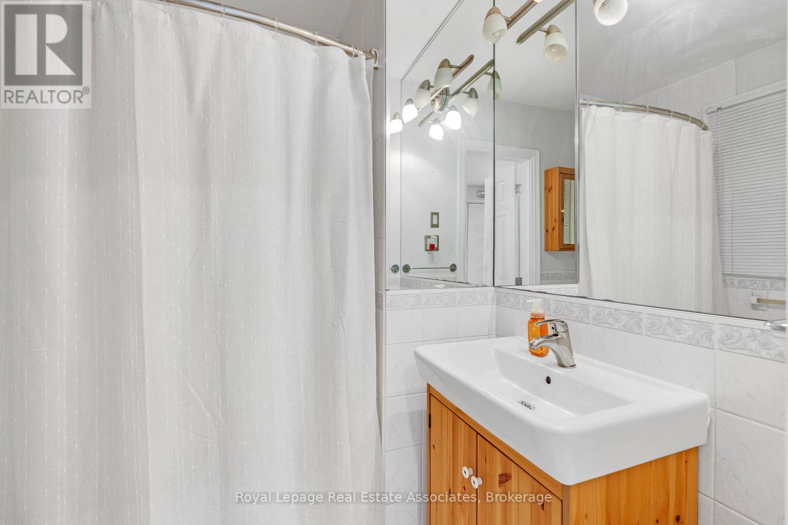 15 - 2 Vineland Avenue, Hamilton, Ontario L8M 1R4 - Photo 14 - X12886584