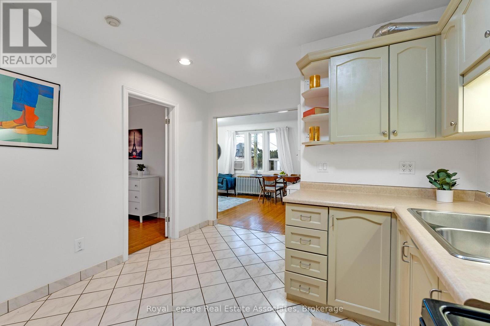 15 - 2 Vineland Avenue, Hamilton, Ontario L8M 1R4 - Photo 9 - X12886584