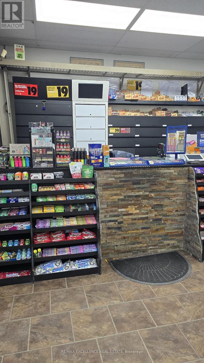 B - 543 Speedvale Avenue E, Guelph (Victoria North), Ontario  N1E 1P9 - Photo 2 - X12886760