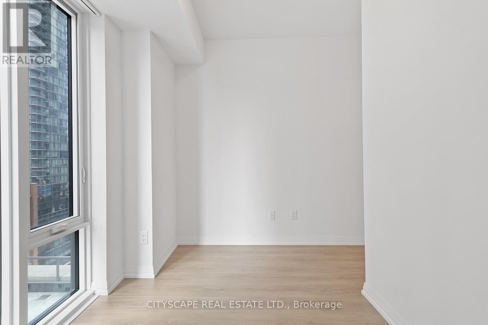 1605 - 8 Widmer Street, Toronto, Ontario  M5E 2E7 - Photo 11 - C12883688