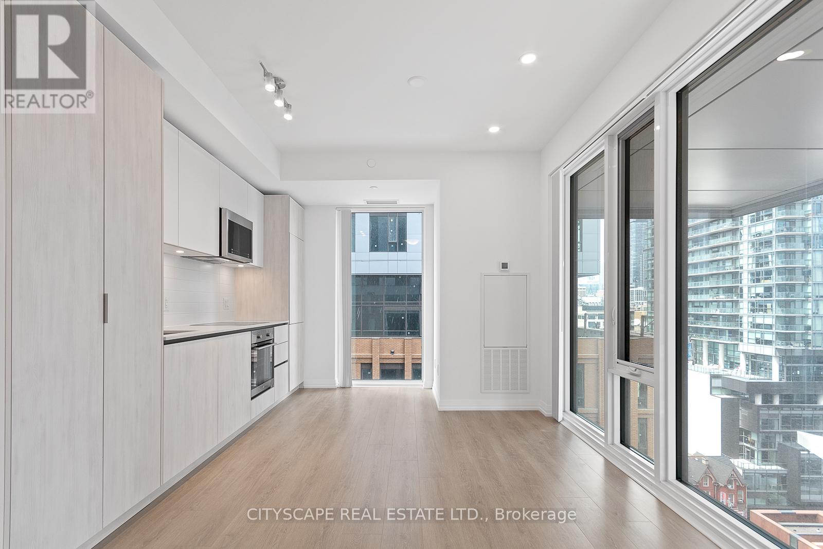 1605 - 8 Widmer Street, Toronto, Ontario  M5E 2E7 - Photo 14 - C12883688