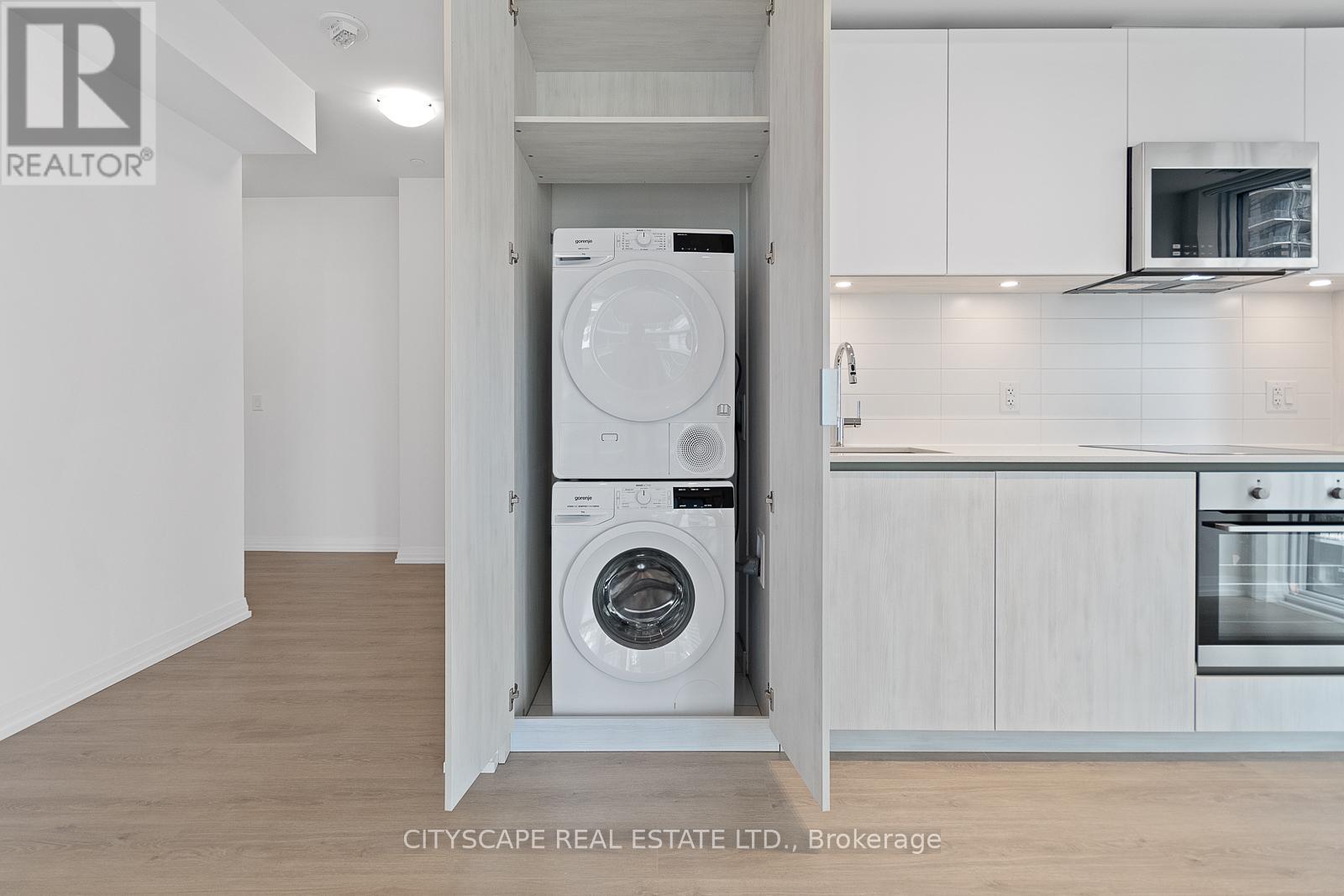 1605 - 8 Widmer Street, Toronto, Ontario  M5E 2E7 - Photo 20 - C12883688