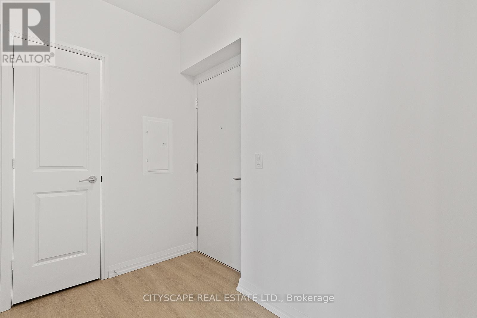 1605 - 8 Widmer Street, Toronto, Ontario  M5E 2E7 - Photo 3 - C12883688