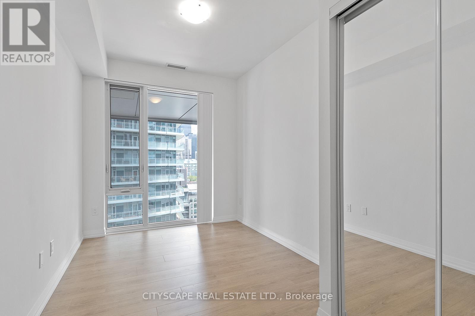 1605 - 8 Widmer Street, Toronto, Ontario  M5E 2E7 - Photo 4 - C12883688