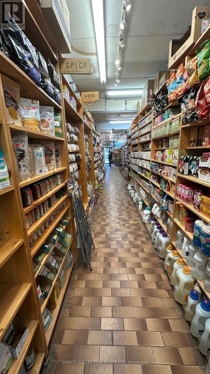 Main - 64 Kensington Avenue, Toronto, Ontario  M5T 2K1 - Photo 3 - C12885600