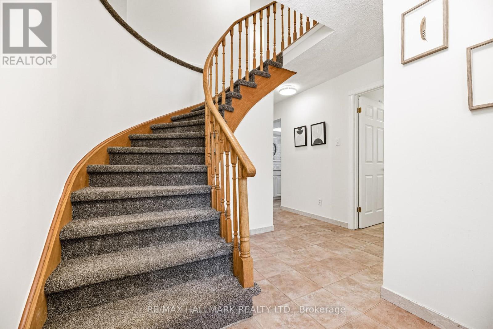 71 Robinson Crescent, Whitby, Ontario  L1N 6W6 - Photo 3 - E12860012