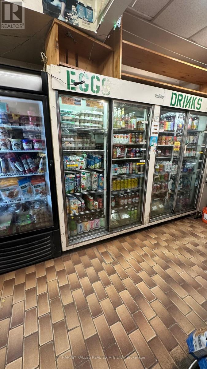 Main - 64 Kensington Avenue, Toronto, Ontario  M5T 2K1 - Photo 4 - C12885600