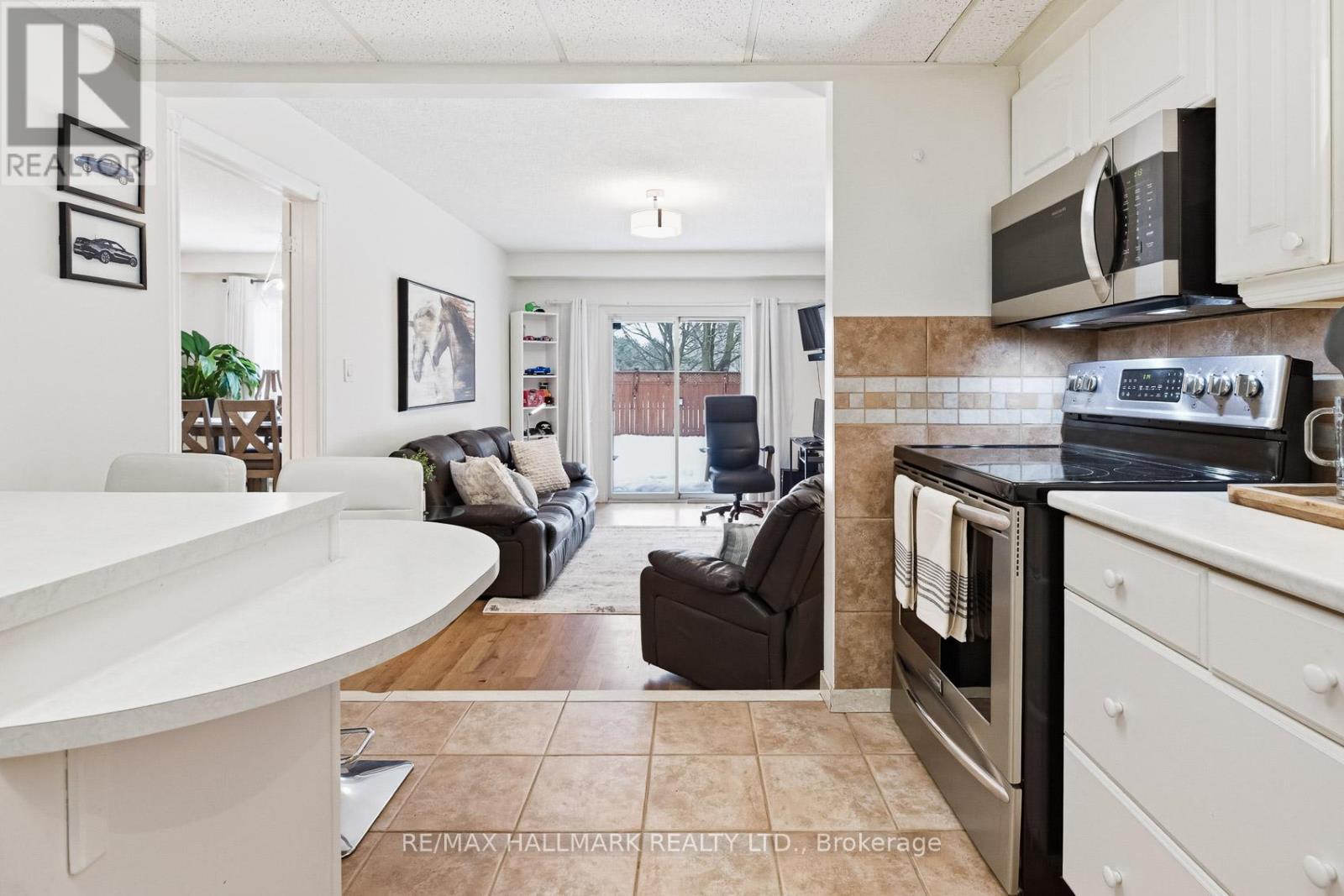 71 Robinson Crescent, Whitby, Ontario  L1N 6W6 - Photo 11 - E12860012