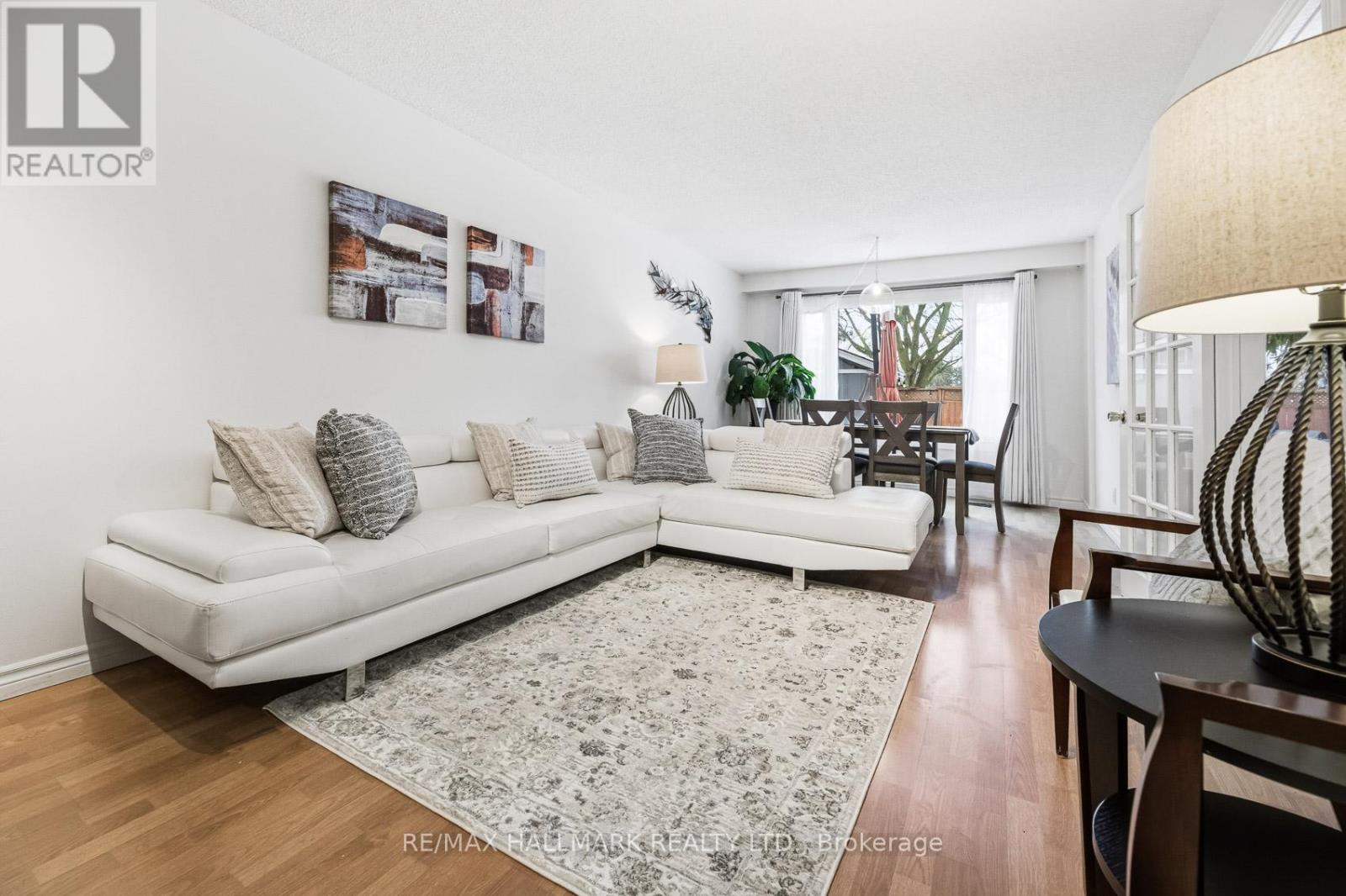 71 Robinson Crescent, Whitby, Ontario  L1N 6W6 - Photo 4 - E12860012