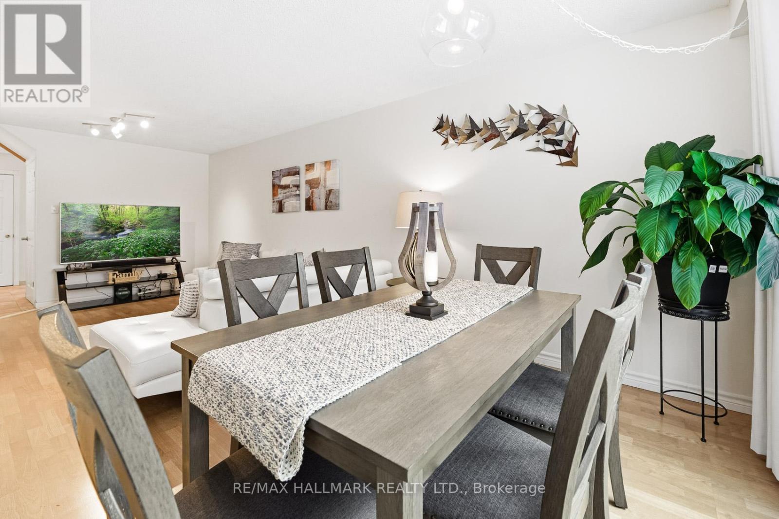 71 Robinson Crescent, Whitby, Ontario  L1N 6W6 - Photo 8 - E12860012