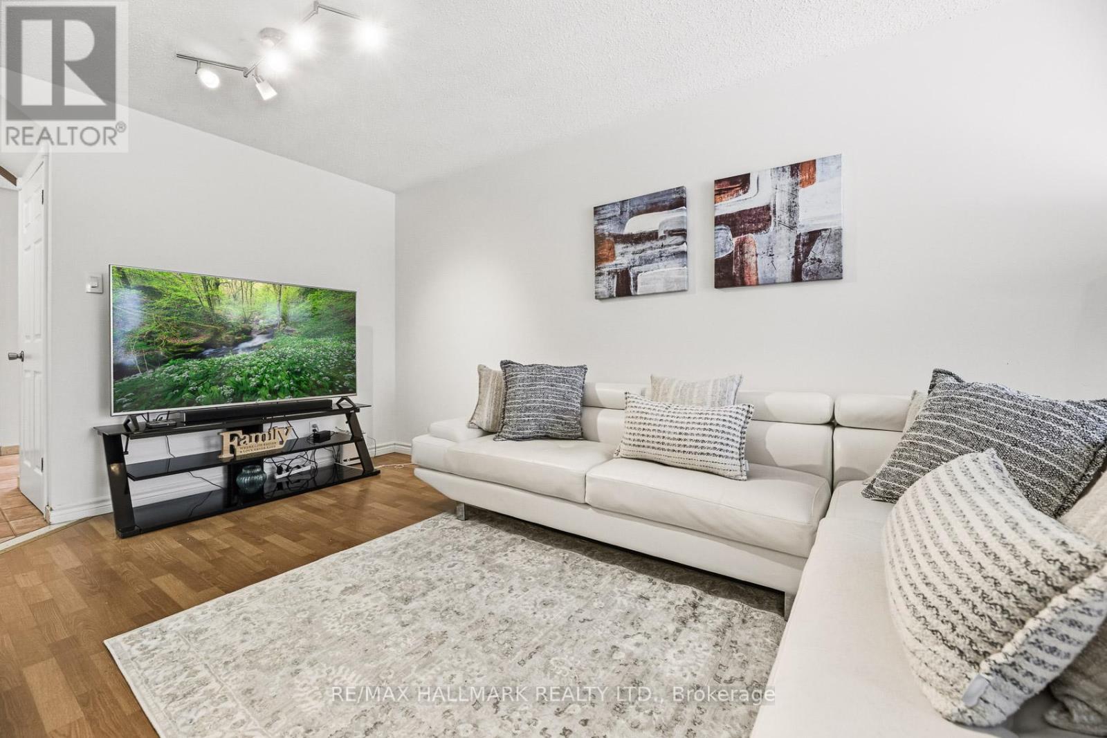 71 Robinson Crescent, Whitby, Ontario  L1N 6W6 - Photo 5 - E12860012