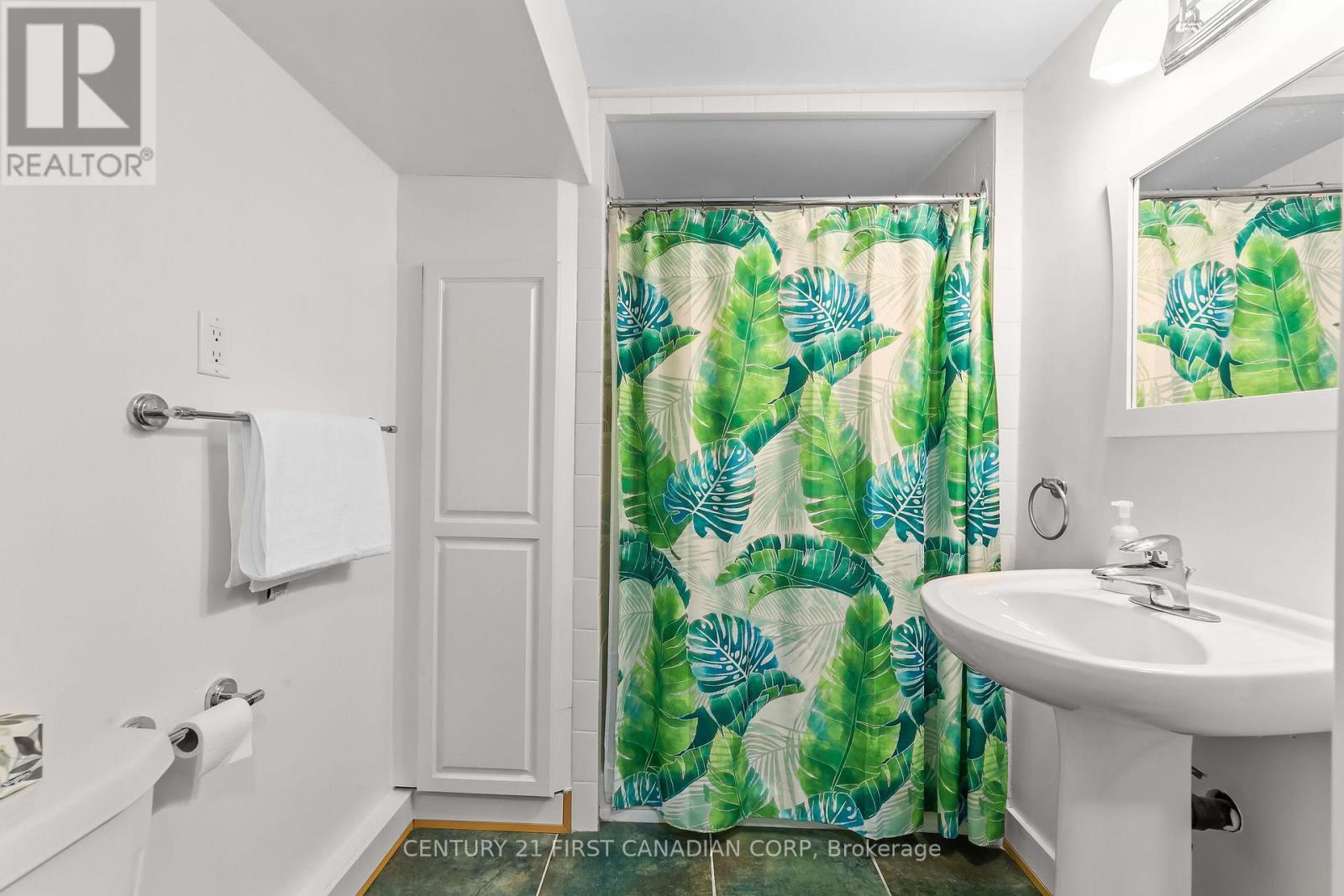 Photo 21 of 36 for 381 Hyde Park Road