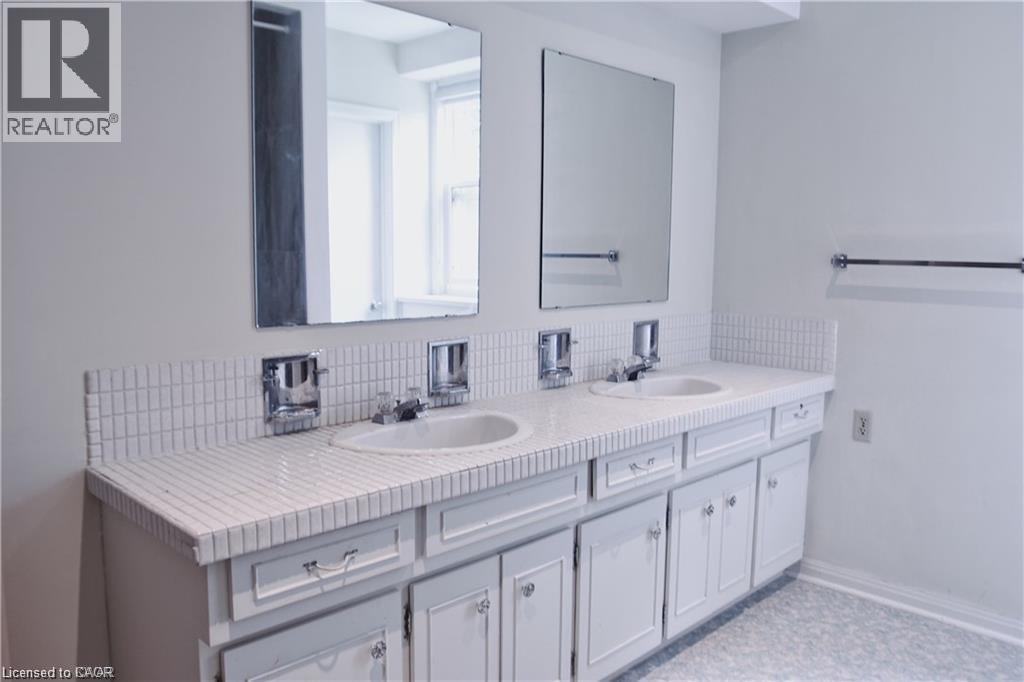 190 Mohawk Avenue, Waterloo, Ontario  N2L 2T3 - Photo 25 - 40812088