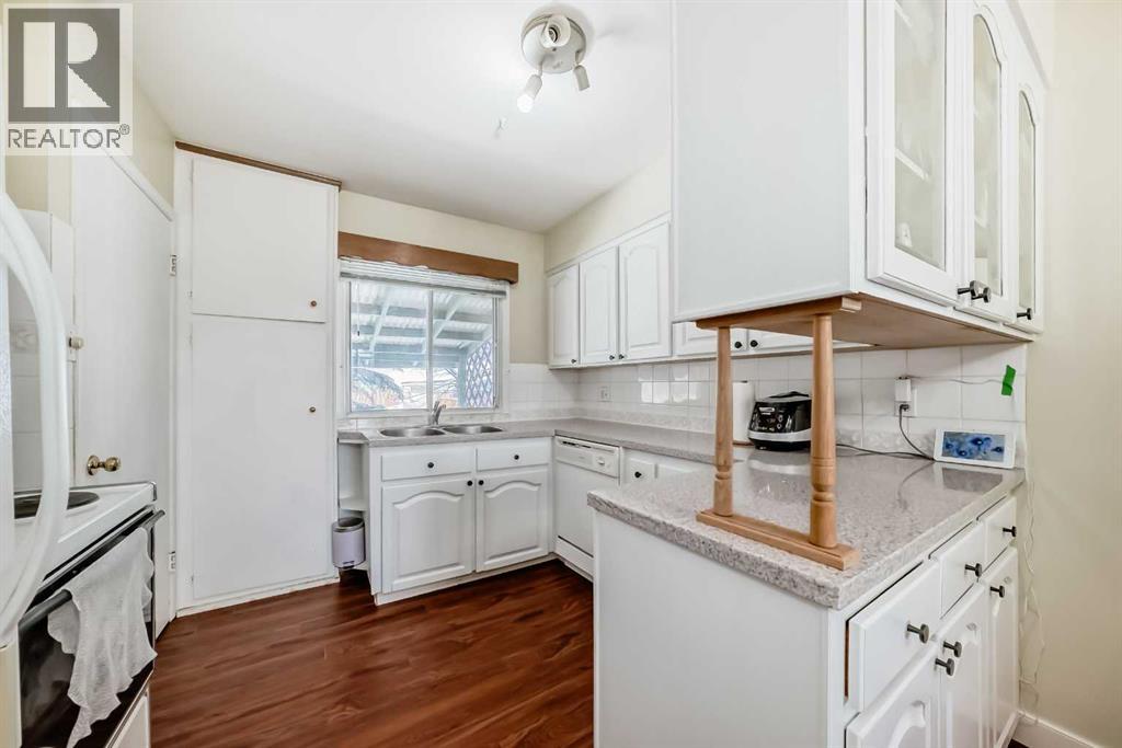 903 40 Street Sw, Calgary, Alberta  T3C 1W4 - Photo 5 - A2293634