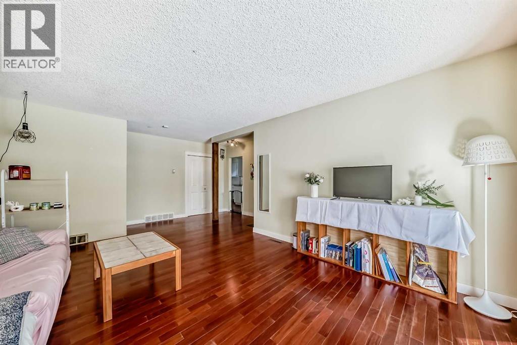 903 40 Street Sw, Calgary, Alberta  T3C 1W4 - Photo 11 - A2293634