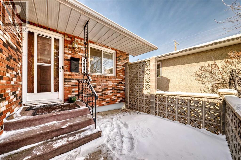 903 40 Street Sw, Calgary, Alberta  T3C 1W4 - Photo 3 - A2293634