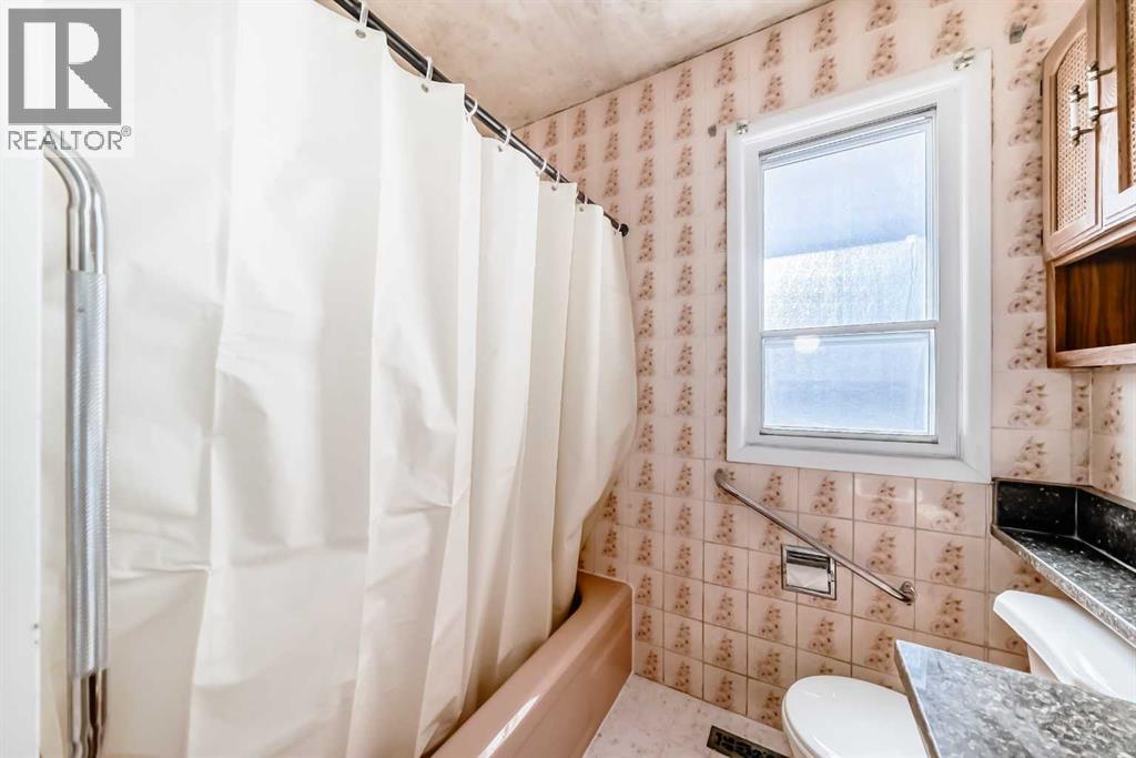 903 40 Street Sw, Calgary, Alberta  T3C 1W4 - Photo 19 - A2293634